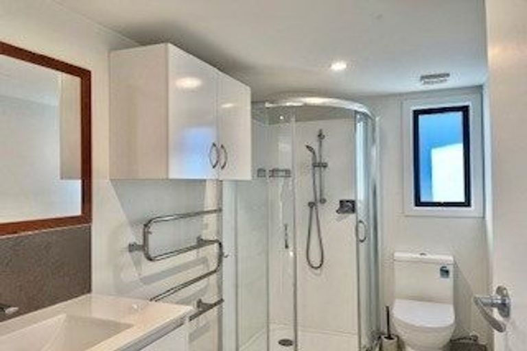 Photo of property in 92 Harrington Road, Henderson, Auckland, 0610