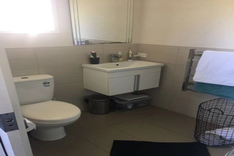 Photo of property in 224 Glamorgan Drive, Northcross, Auckland, 0630