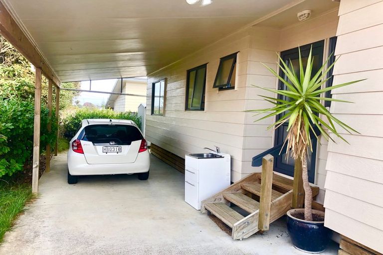 Photo of property in 10 Umu Place, Mangere, Auckland, 2022