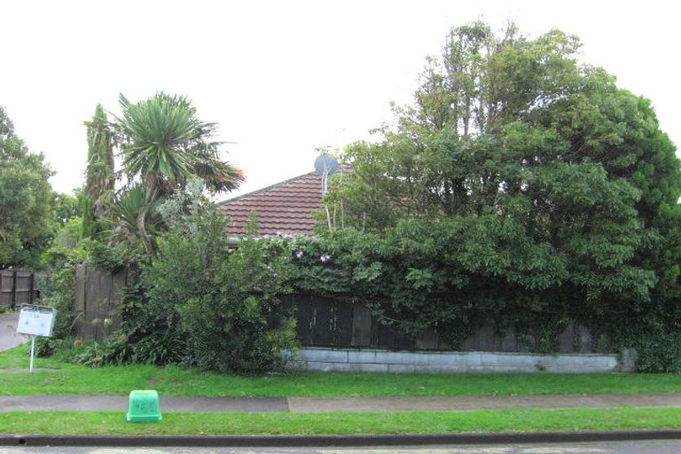 Photo of property in 2/19 Gulf Crest, Bucklands Beach, Auckland, 2012