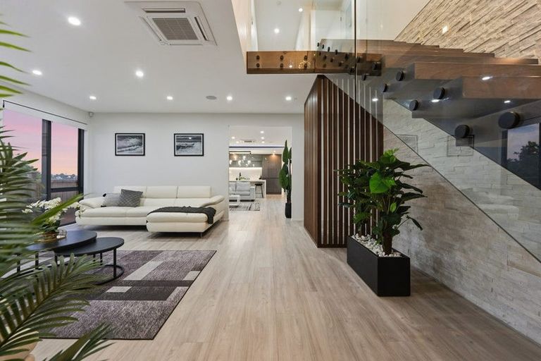 Photo of property in 7d Babich Road, Henderson Valley, Auckland, 0614