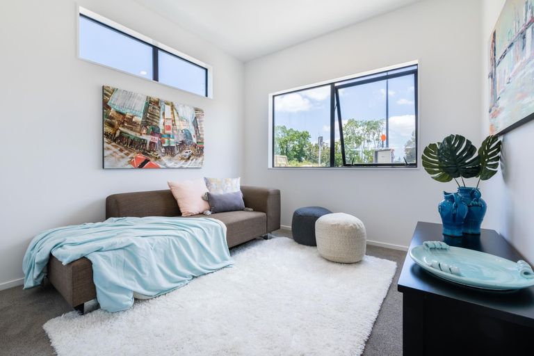 Photo of property in 72 Craigs Way, Hobsonville, Auckland, 0616