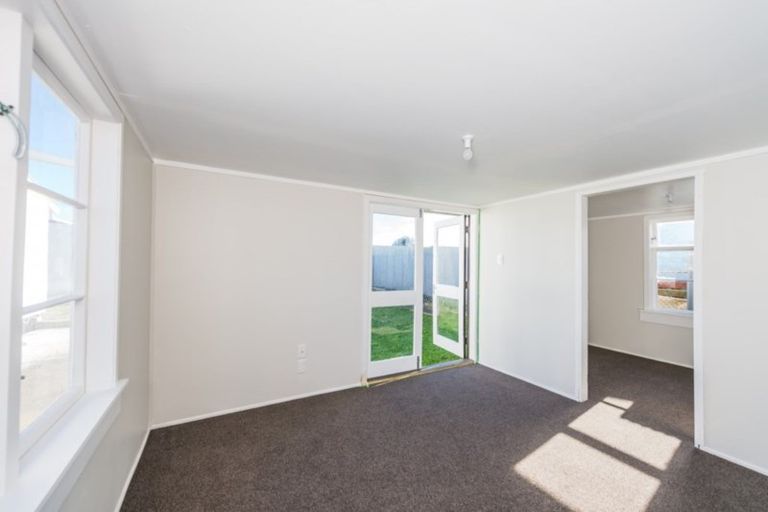 Photo of property in 10 Cornfoot Street, Castlecliff, Whanganui, 4501