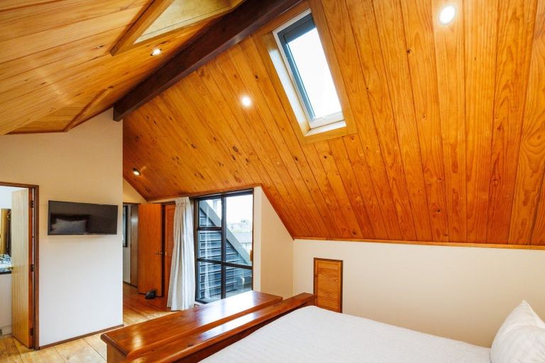 Photo of property in 11 Hillgrove Place, Fitzherbert, Palmerston North, 4410