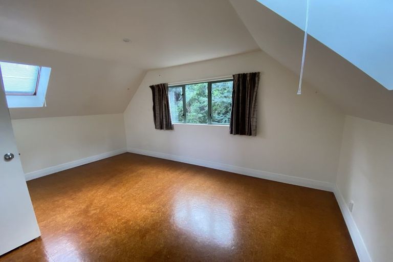 Photo of property in 17 Barker Rise, Northcross, Auckland, 0632