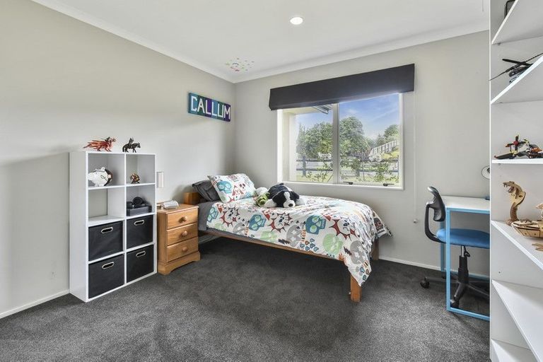 Photo of property in 1 Frank Knight Place, Waiuku, 2123