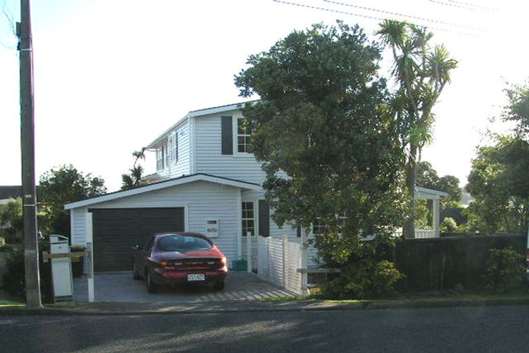 Photo of property in 2/16 Walter Street, Hauraki, Auckland, 0622