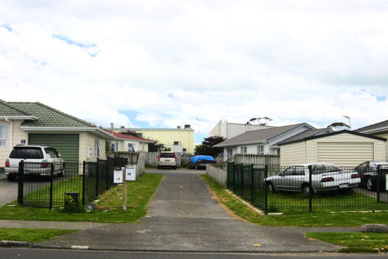 Photo of property in 15 Robert Skelton Place, Clendon Park, Auckland, 2103