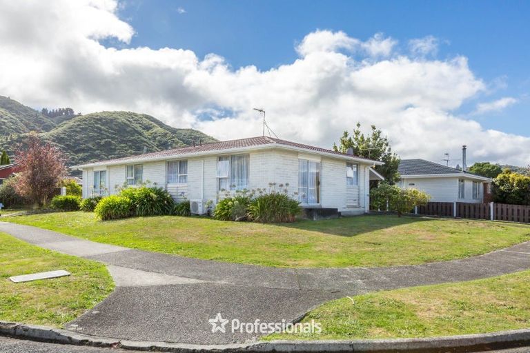 Photo of property in 1/102 Pasadena Crescent, Totara Park, Upper Hutt, 5018