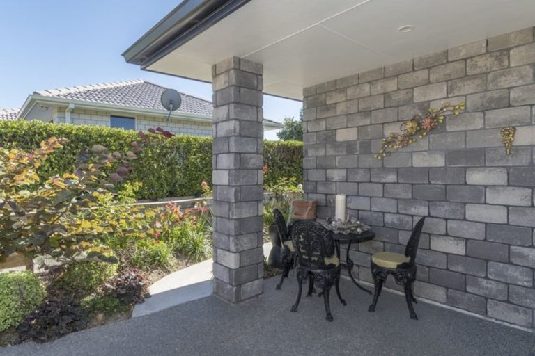 Photo of property in 18 Tranquil Grove, Omokoroa, 3114