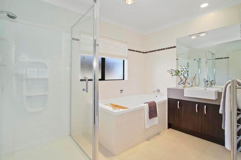 Photo of property in 9 Wye Oak Drive, Schnapper Rock, Auckland, 0632