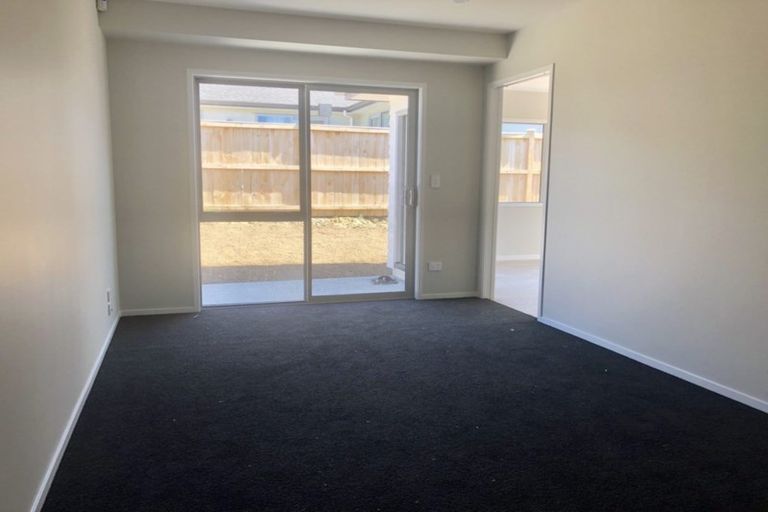 Photo of property in 18 Papa Orchard Drive, Kumeu, 0810