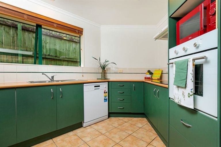 Photo of property in 48 View Ridge Drive, Ranui, Auckland, 0612