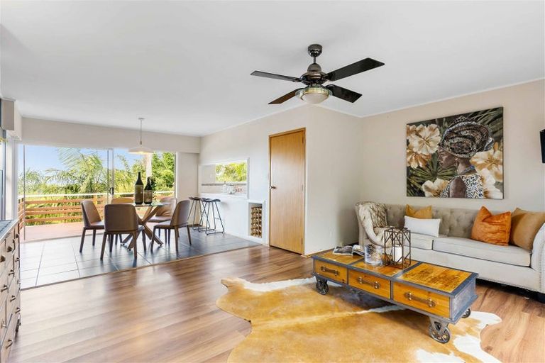 Photo of property in 5 Odette Road, Totara Vale, Auckland, 0629