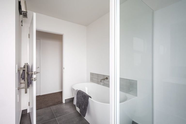 Photo of property in 14 Burdon Loop, Lake Hawea, 9382