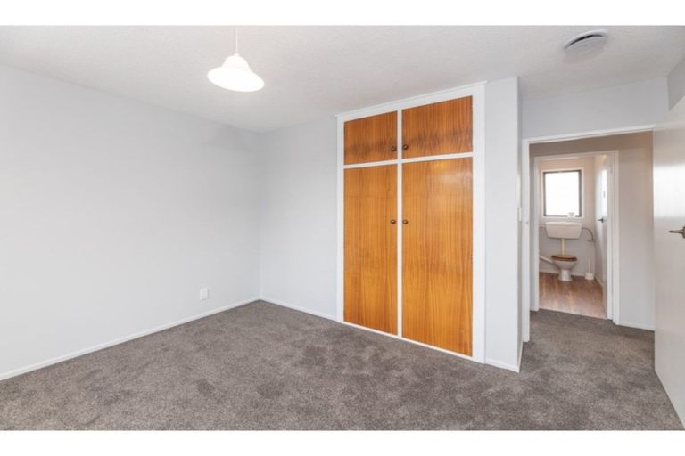 Photo of property in 2/8a Salford Avenue, Redwood, Christchurch, 8051