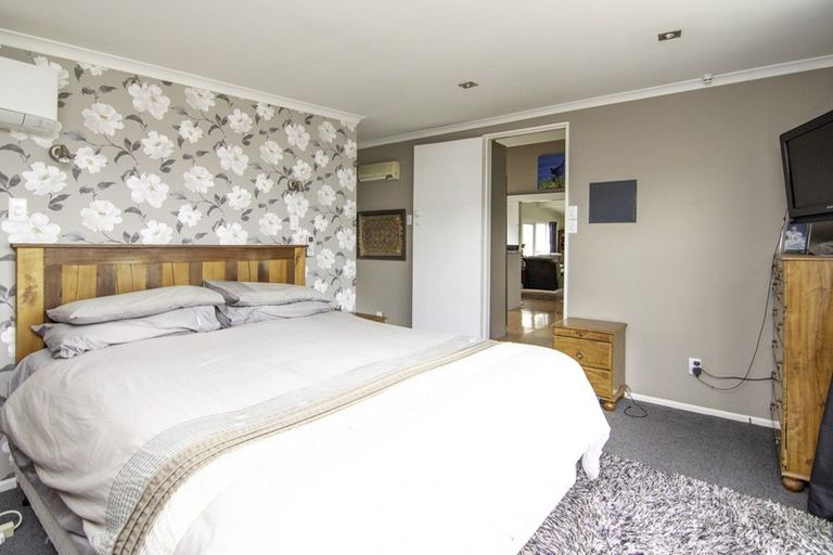 Photo of property in 2 Newcastle Street, Hokowhitu, Palmerston North, 4410