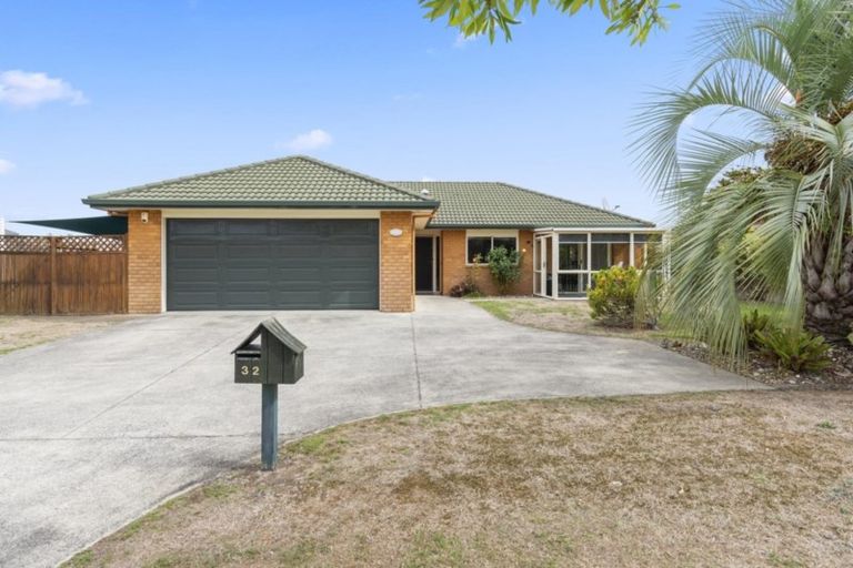 Photo of property in 32 Mcleod Place, Papamoa Beach, Papamoa, 3118