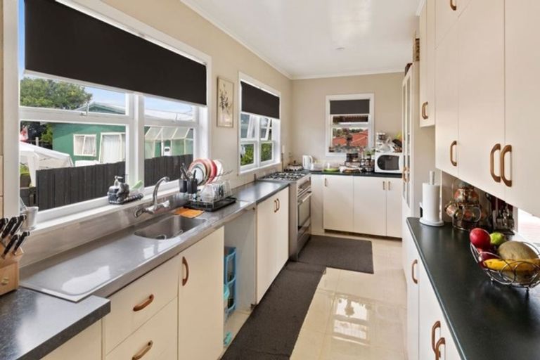 Photo of property in 14 Kohinoor Avenue, Mangere, Auckland, 2022