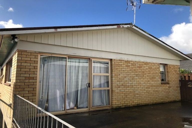 Photo of property in 2/12 Wood Street, Papakura, 2110