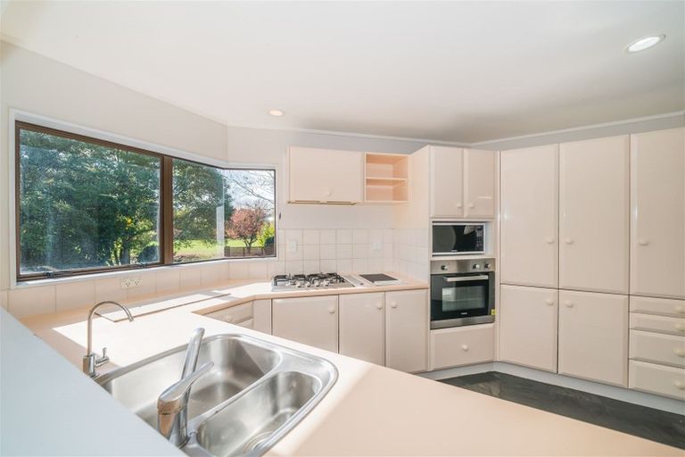 Photo of property in 28 Kentucky Way, Awapuni, Palmerston North, 4412
