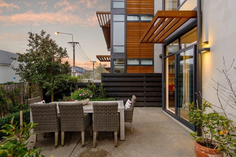 Photo of property in 2/2a Dorset Street, Christchurch Central, Christchurch, 8013