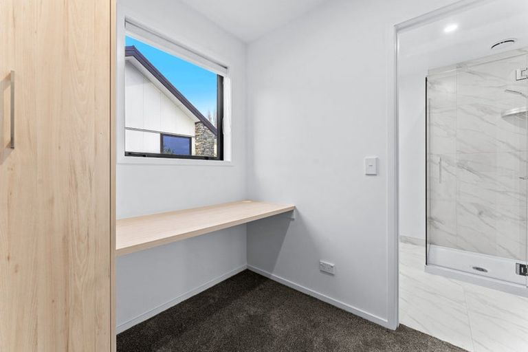 Photo of property in 11/10 Fathom Place, Te Atatu Peninsula, Auckland, 0610