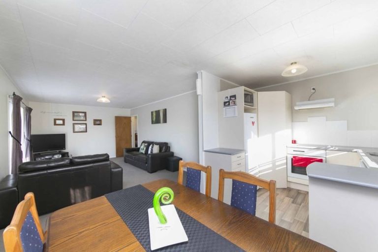 Photo of property in 6 Katrina Place, Massey, Auckland, 0614