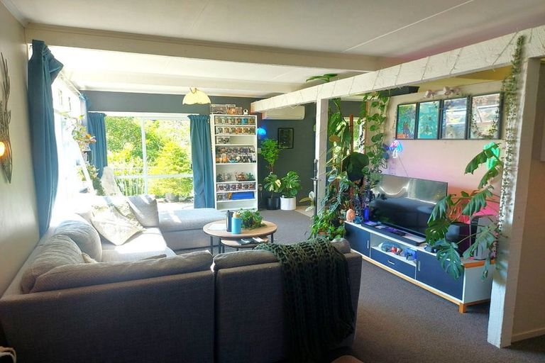 Photo of property in 32 Holborn Drive, Stokes Valley, Lower Hutt, 5019