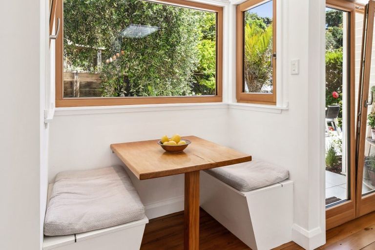 Photo of property in 60 Glen Road, Kelburn, Wellington, 6012