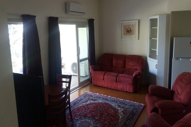 Photo of property in 5 Saddleback Rise, Murrays Bay, Auckland, 0630