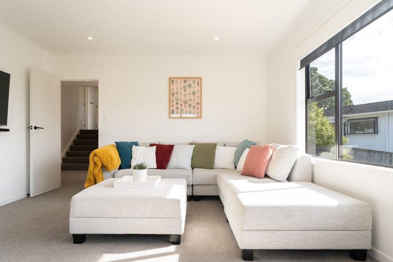 Photo of property in 8 Hillview Crescent, Paparangi, Wellington, 6037