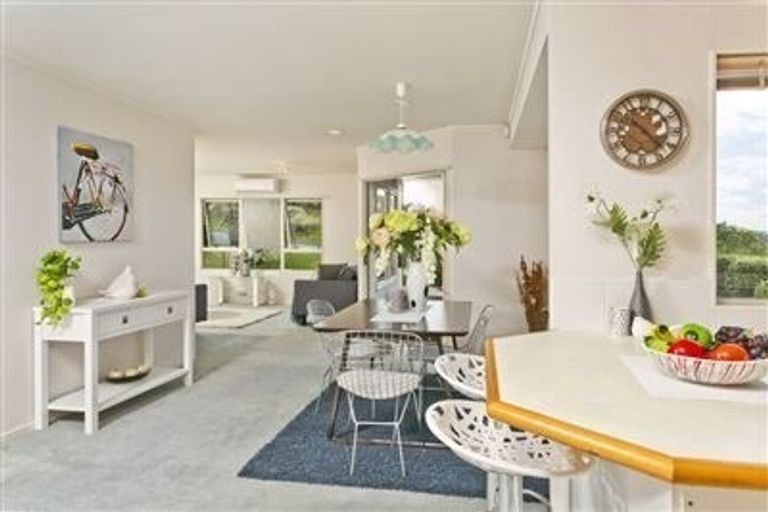 Photo of property in 2 Owl Court, Unsworth Heights, Auckland, 0632