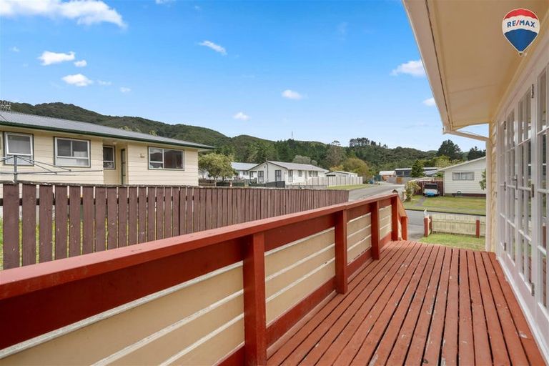 Photo of property in 33 Stockdale Street, Wainuiomata, Lower Hutt, 5014