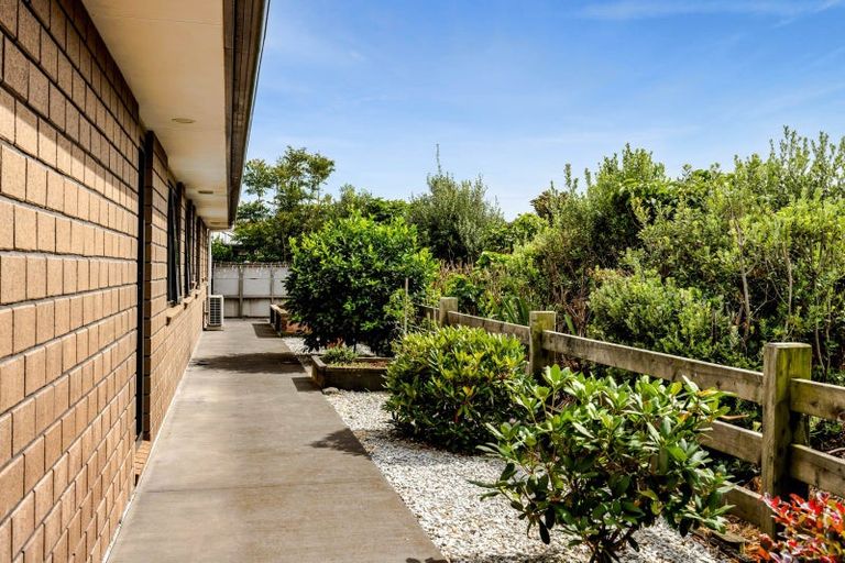 Photo of property in 120 Pohutukawa Place, Waiwhakaiho, New Plymouth, 4312
