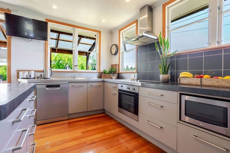 Photo of property in 5 Chamberlain Street, Dannevirke, 4930