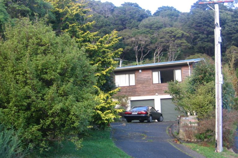 Photo of property in 235 Whites Line East, Waiwhetu, Lower Hutt, 5010