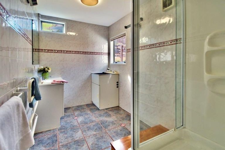 Photo of property in 4204a Great North Road, Glendene, Auckland, 0602