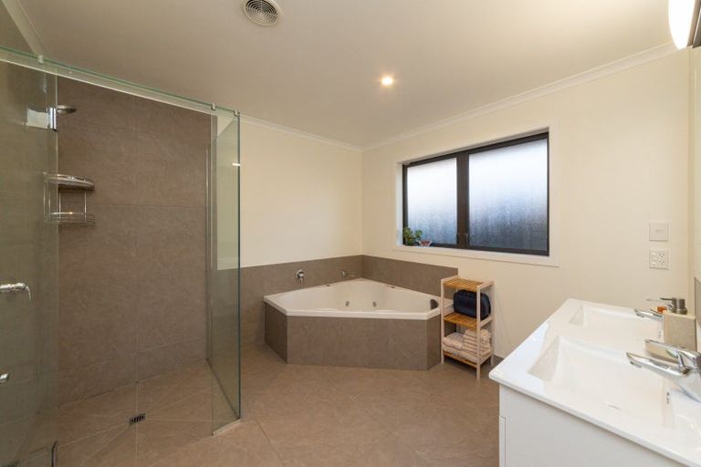 Photo of property in 199 Pacific Drive, Fitzherbert, Palmerston North, 4410