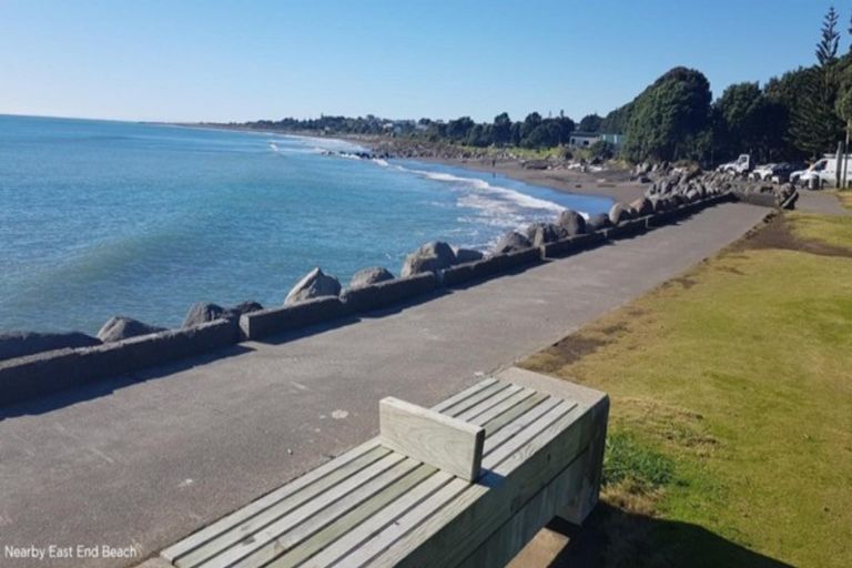 Photo of property in 1 Autere Street, Strandon, New Plymouth, 4312