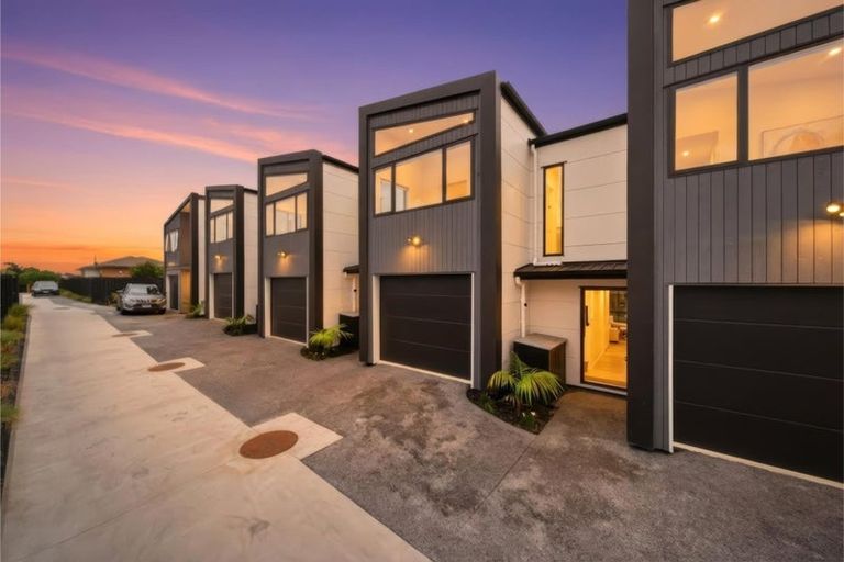 Photo of property in 4/7 Tapu Road, Huapai, Kumeu, 0810