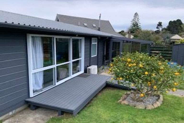 Photo of property in 1 Alexander Road, Waikanae, 5036