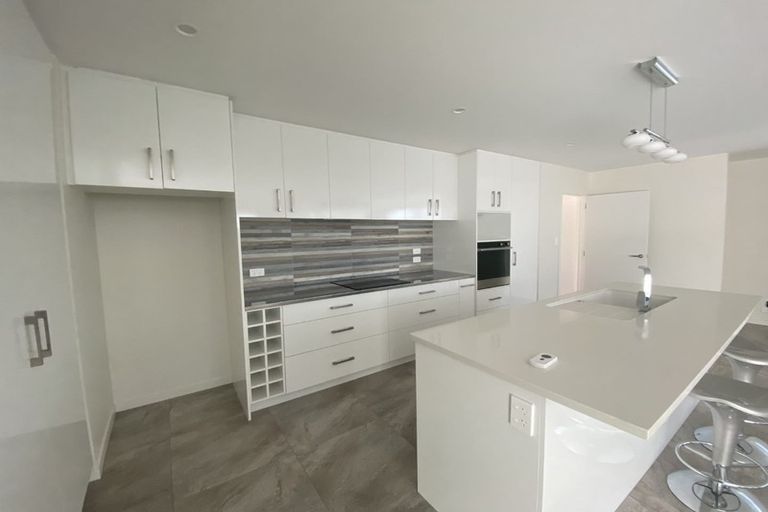 Photo of property in 24 Rochfort Crescent, Pyes Pa, Tauranga, 3112