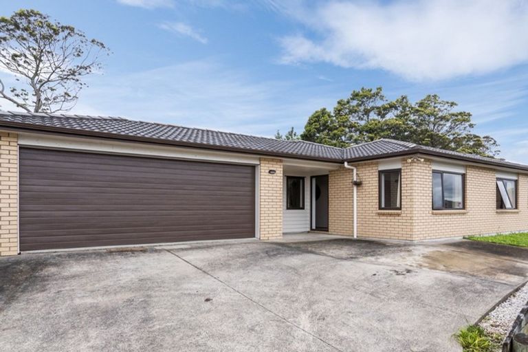 Photo of property in 71 Tiriwa Drive, Massey, Auckland, 0614