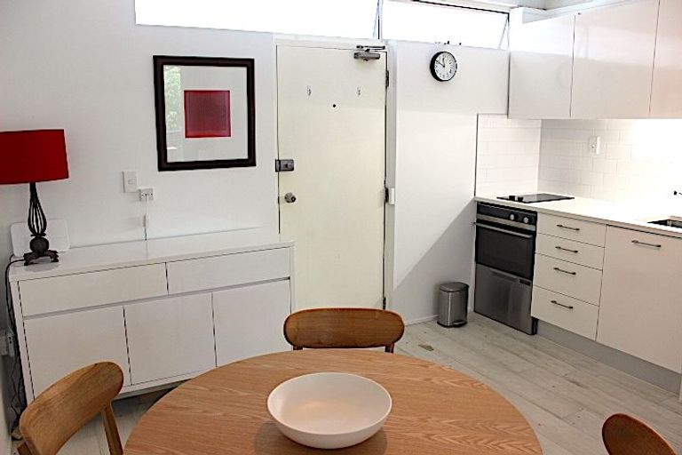 Photo of property in 3/73 Princes Street, Northcote Point, Auckland, 0627