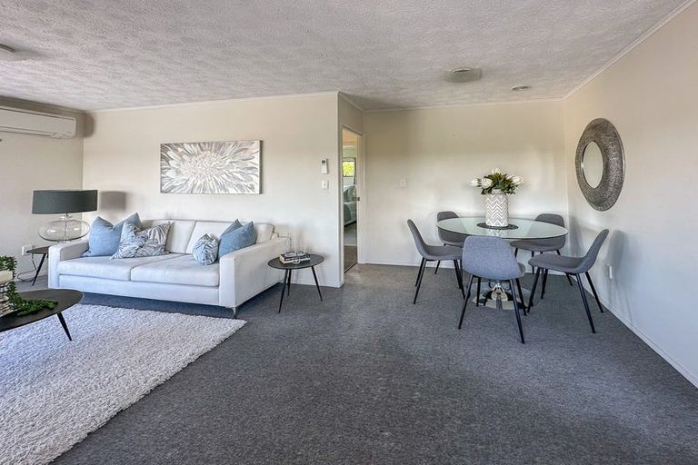 Photo of property in 2/51 Nigel Road, Browns Bay, Auckland, 0630