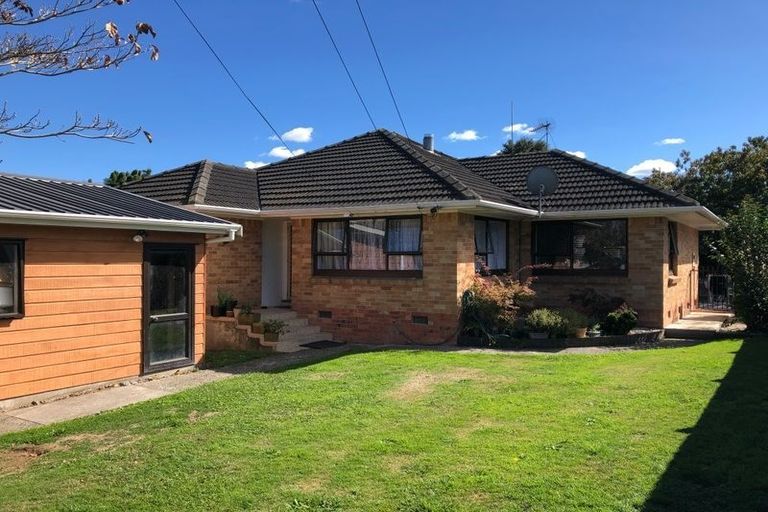 Photo of property in 1 Sunburst Street, Papakura, 2110