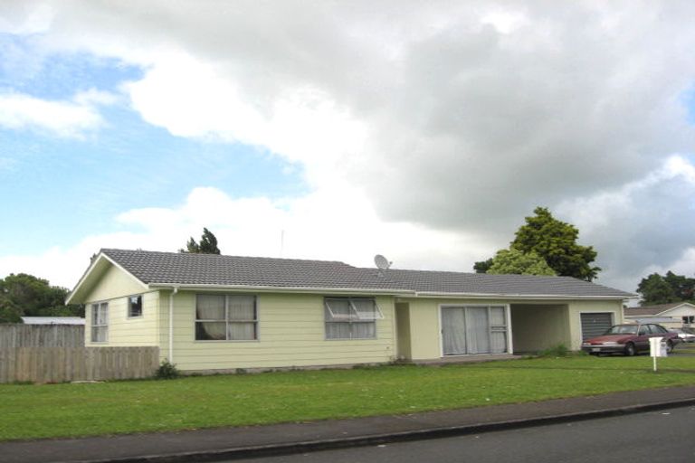 Photo of property in 2 Joanne Place, Rosehill, Papakura, 2113