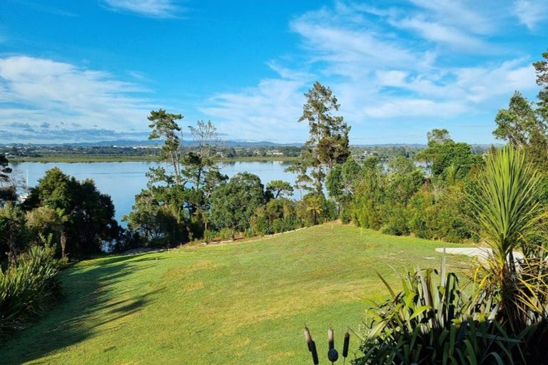 Photo of property in 15a Chatham Avenue, Paremoremo, Auckland, 0632