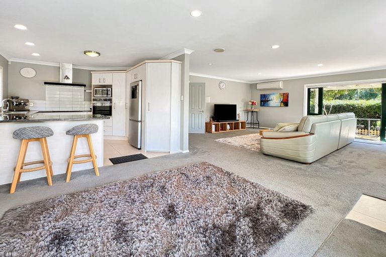 Photo of property in 15 Ina Ville Drive, Pukekohe, 2120